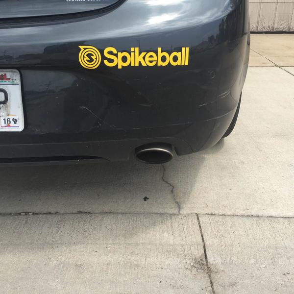 Samolepka s logem Spikeball® o velikosti 1'